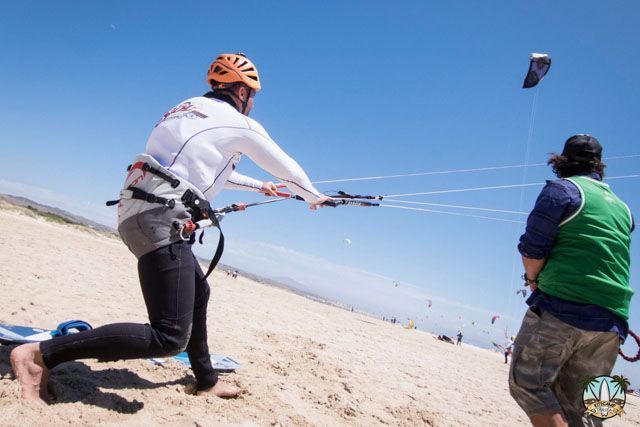 Aprender kitesurf en Tarifa: otra forma de enamorarse del sur.