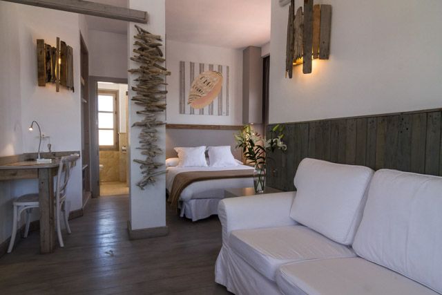 Hotel Misiana, in Tarifa, with everything you need to have a perfect stay.