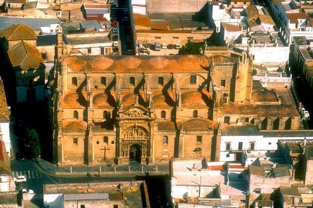 La Iglesia Mayor Prioral se construye en la parte alta de la ciudad, estando documentada su existencia desde 1486, coincidiendo con la etapa de apogeo que fomentan los Duques de Medinaceli en la villa.